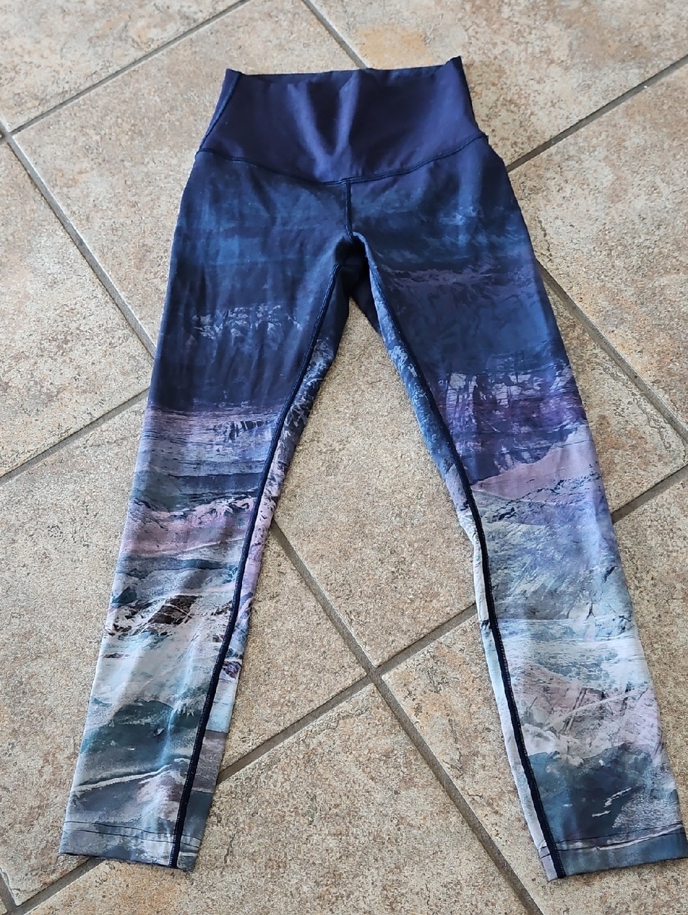 lululemon Wunder Under  athletica Purple & Gray Abstract Print Leggings